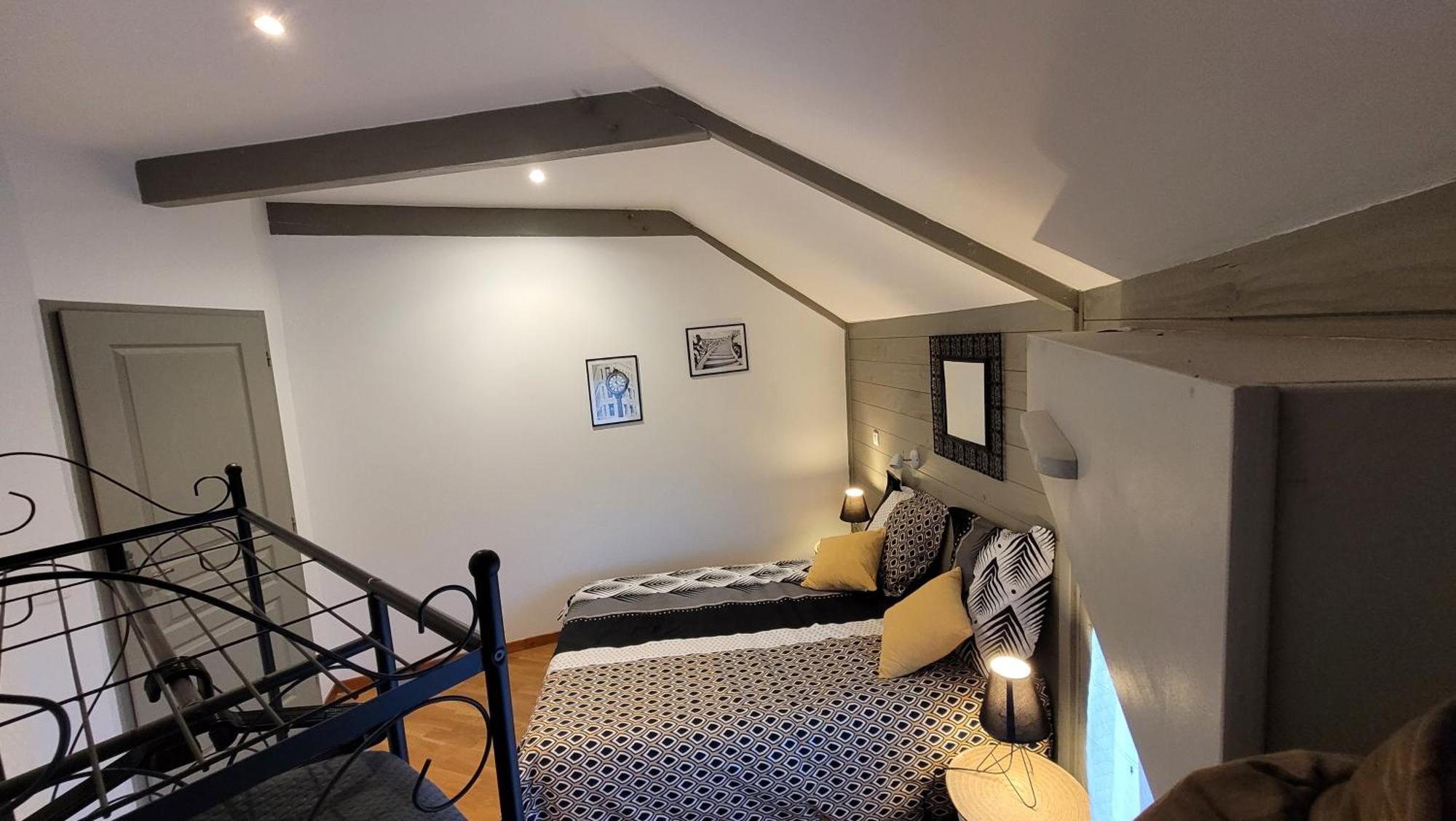 La Maison Ronde Et Ses 2 Cahutes Monthoiron Ngoại thất bức ảnh