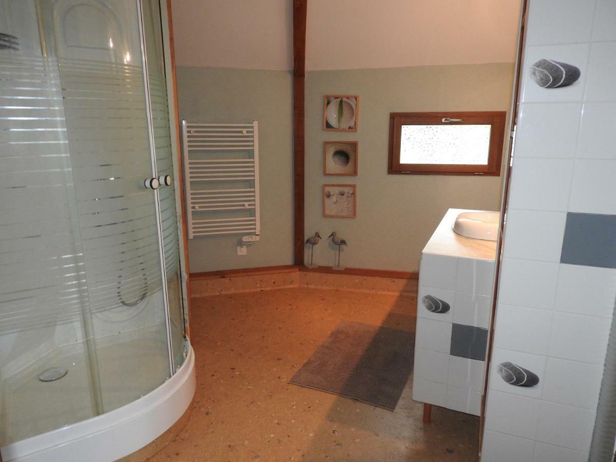 La Maison Ronde Et Ses 2 Cahutes Monthoiron Ngoại thất bức ảnh